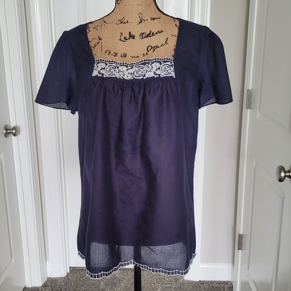 Pretty Flowy LOFT short sleeve Business Casual top.